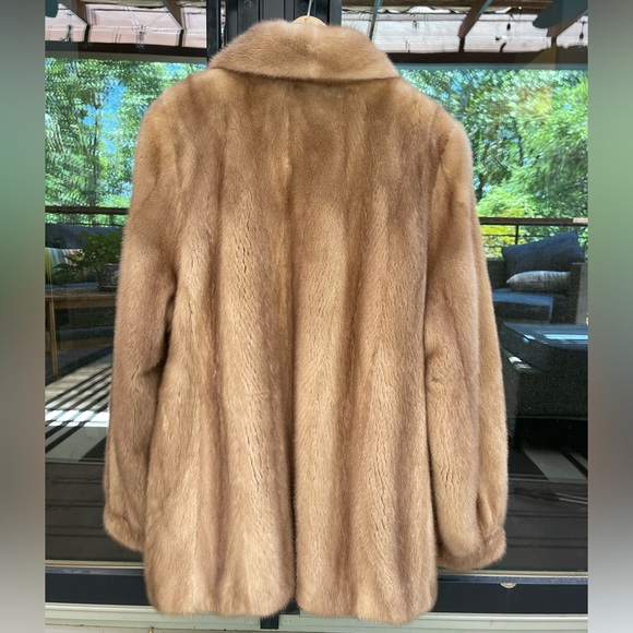 Gorgeous Blond Mink Jacket - Picture 4 of 12